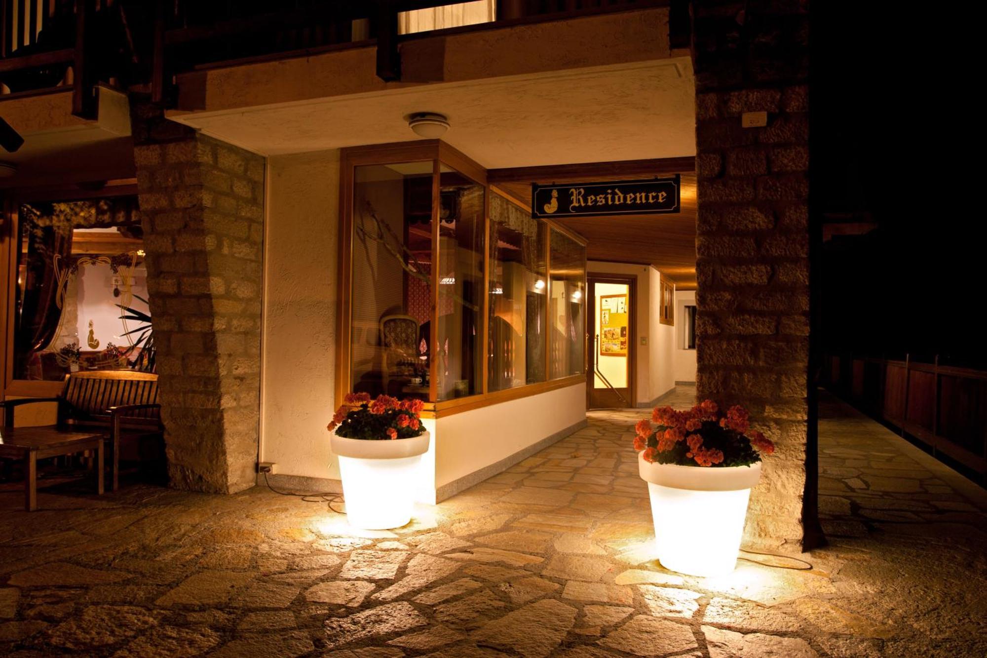 Residence Le Grand Chalet Courmayeur Buitenkant foto
