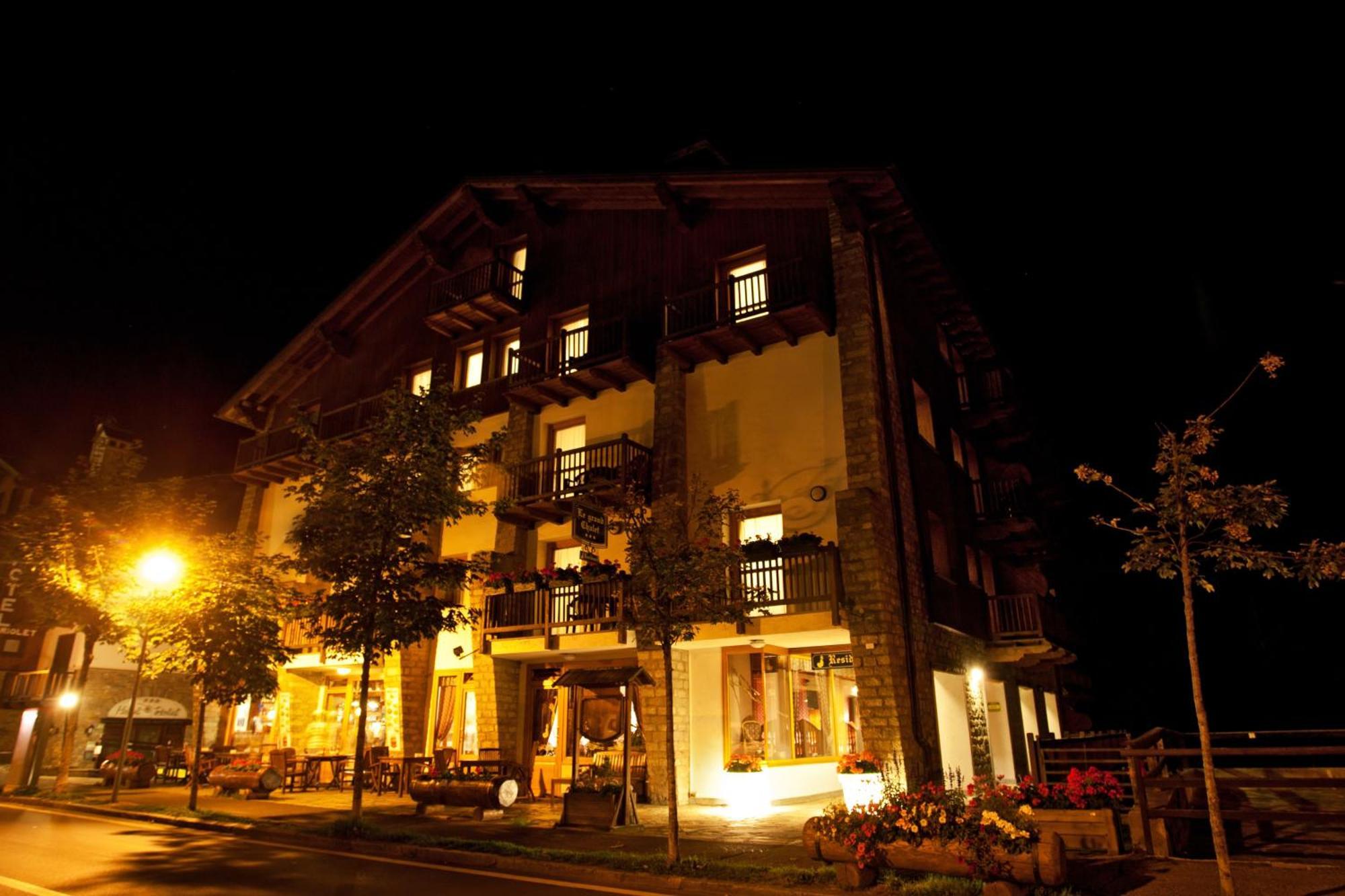 Residence Le Grand Chalet Courmayeur Buitenkant foto