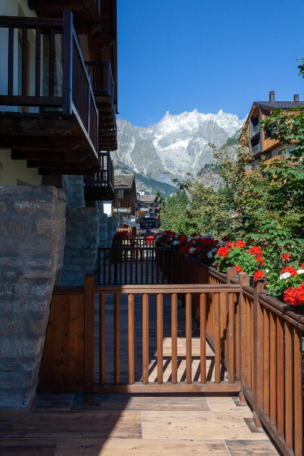 Residence Le Grand Chalet Courmayeur Buitenkant foto