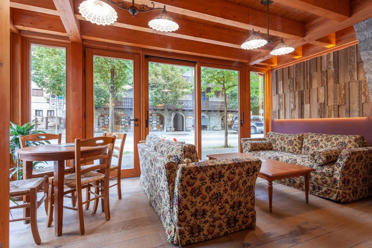 Residence Le Grand Chalet Courmayeur Buitenkant foto