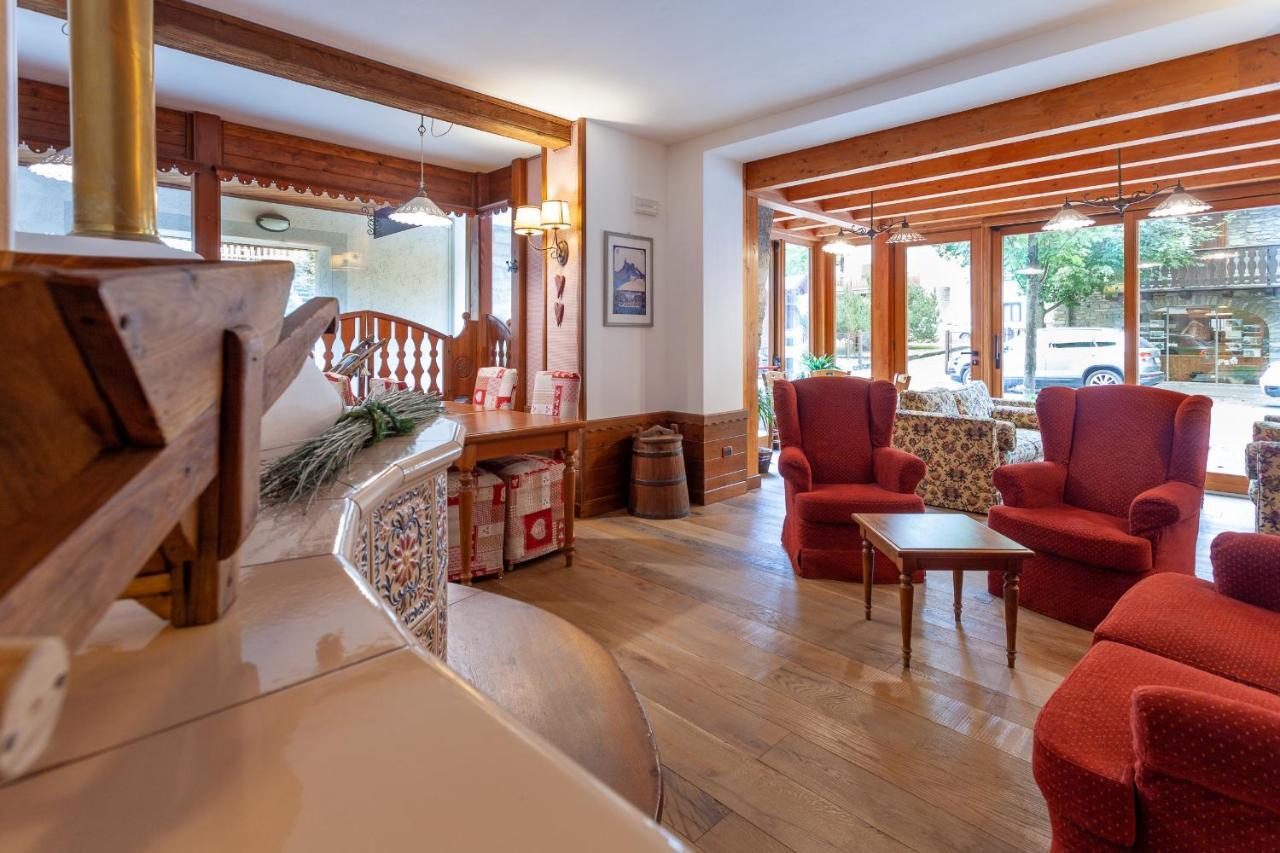 Residence Le Grand Chalet Courmayeur Buitenkant foto